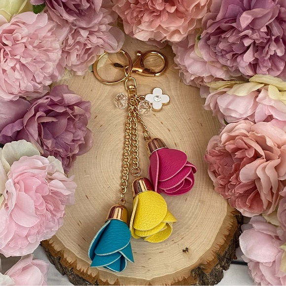 Multicolor Triple Rose Charm with Beads Keychain - Picture 6 of 12